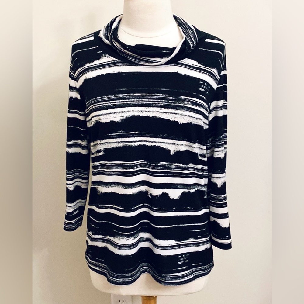 Easywear by Chico’s Black White Space Dye M Office core Casual Chic Career Top